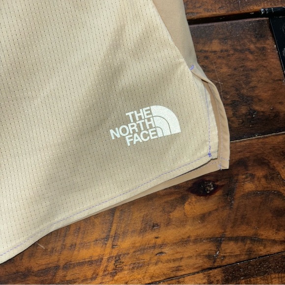 The North Face Women's Shorts XXL NWT - Picture 8 of 9